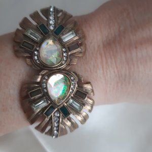 Vintage style bracelet.  Spring style opening.
